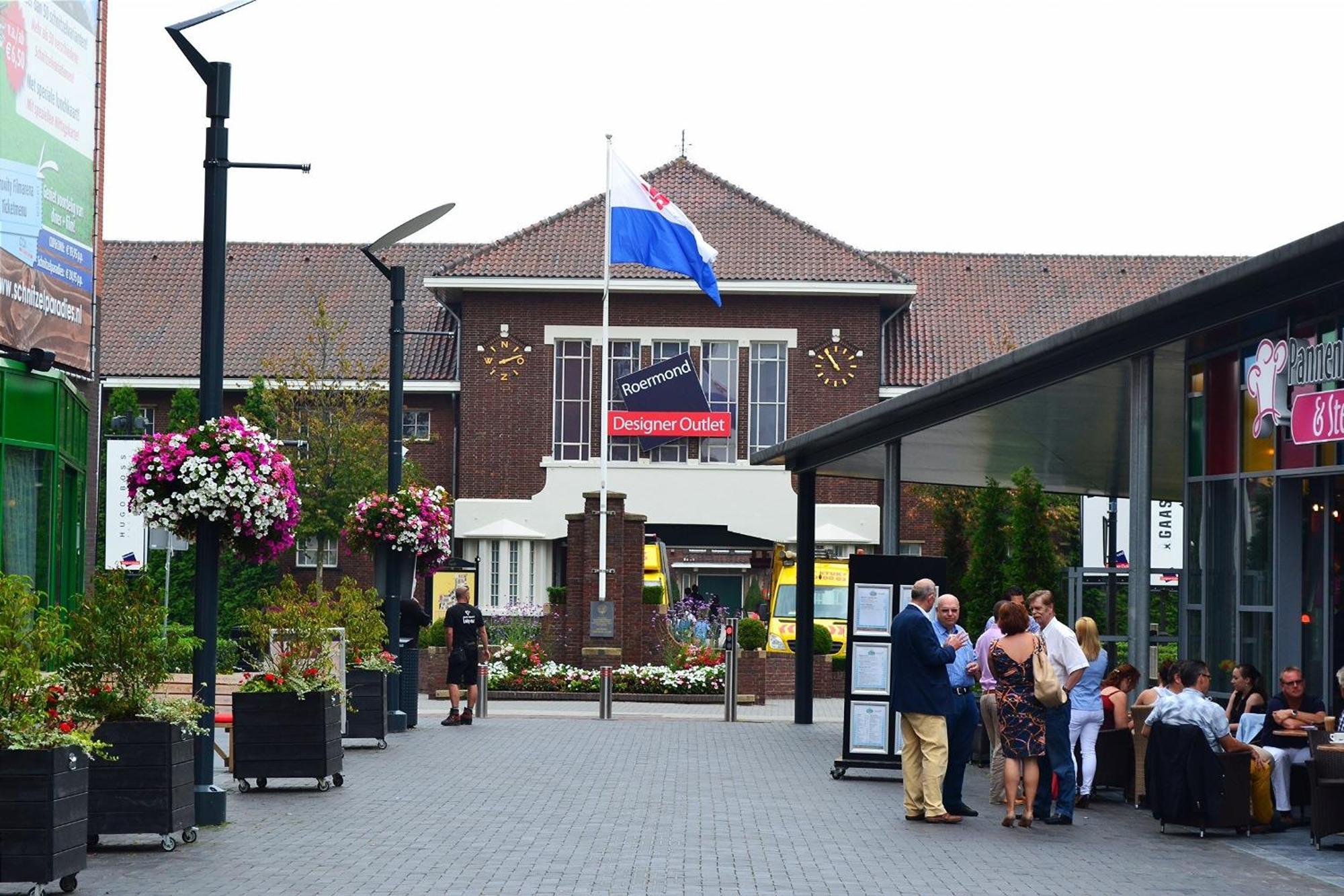 Hotel En Grand Cafe De Pauw Roermond Bagian luar foto