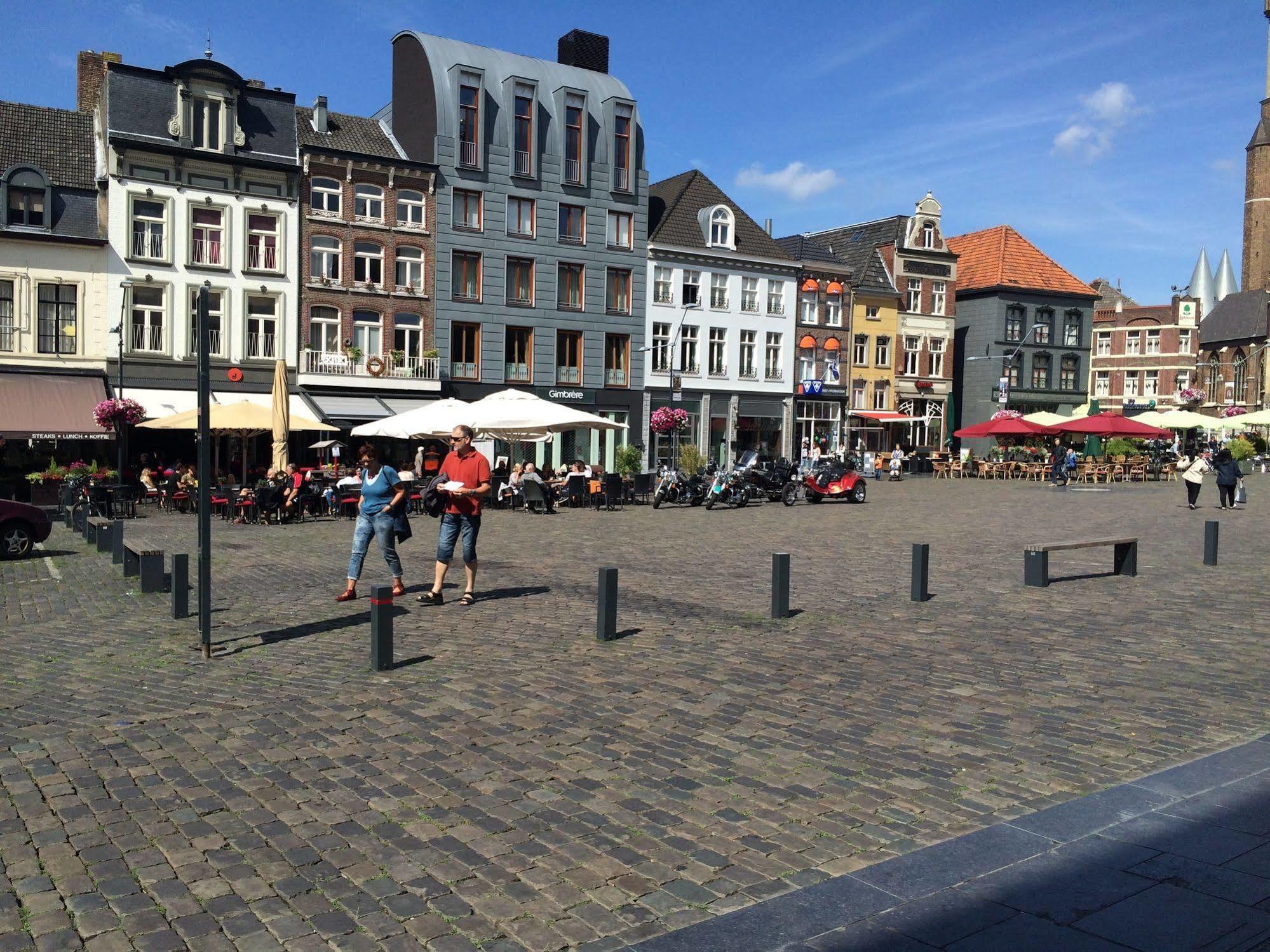 Hotel En Grand Cafe De Pauw Roermond Bagian luar foto